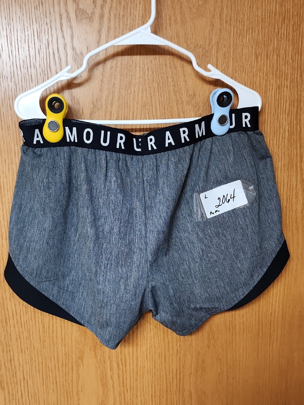 Under Armour Women’s Gray Shorts with Branded Waistband w pockets L number 2064